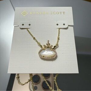 Kendra Scott Gold and White Pendant Necklace
